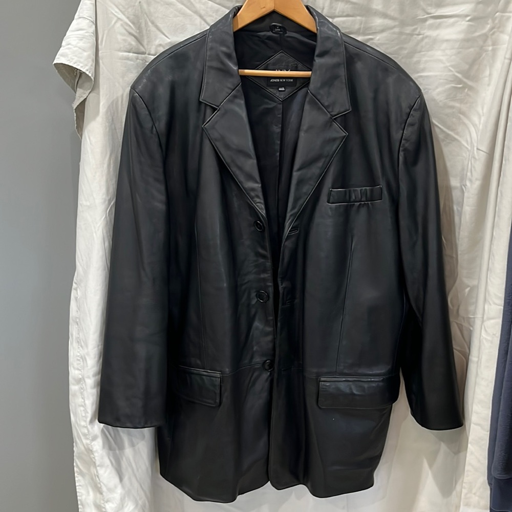 Jones New York - black genuine leather men’s coat - size 44R